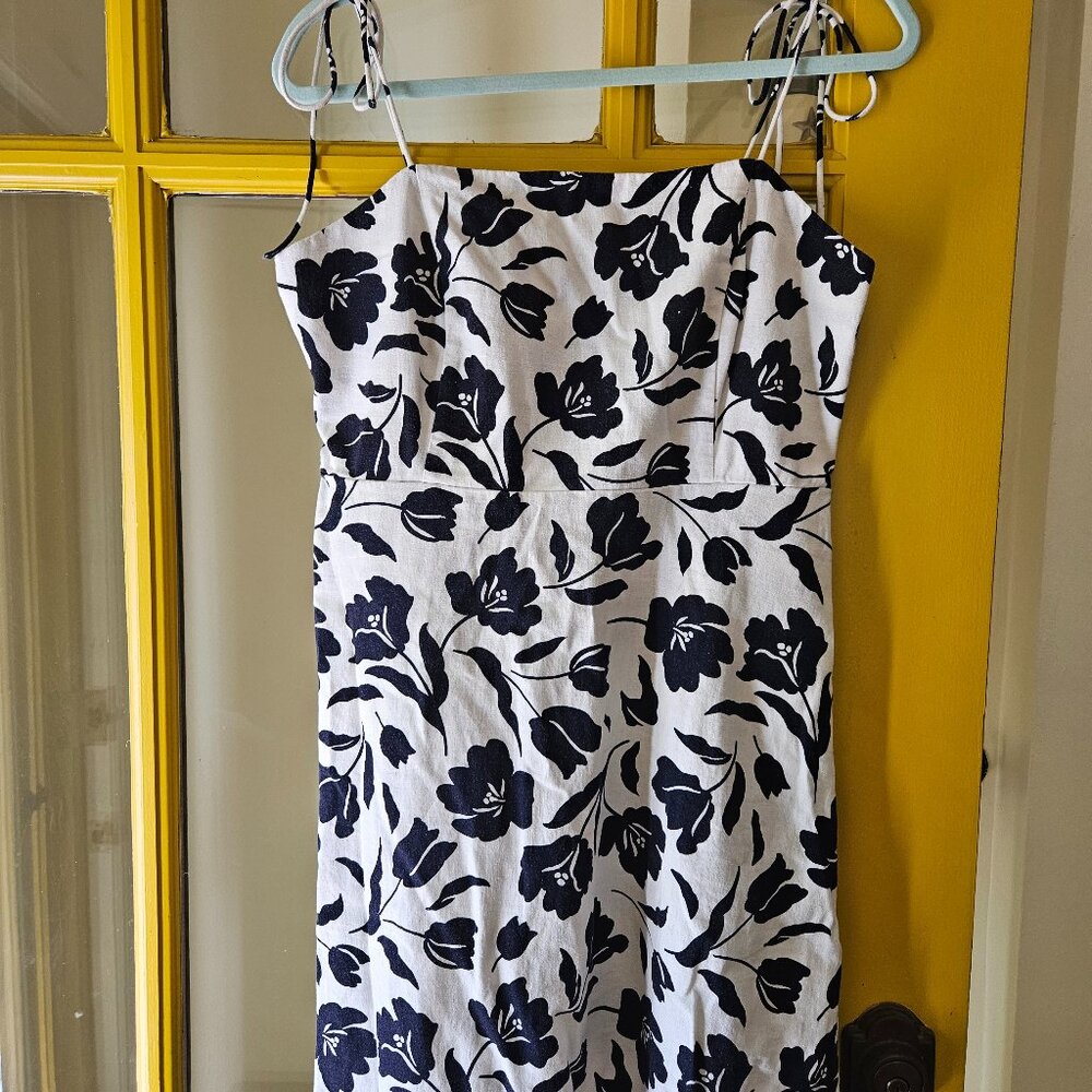 Old Navy Fit & Flare Tie-Strap Linen-Blend Mini Dress in Navy Floral (size L)